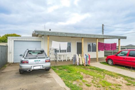 Photo of property in 32 Miro Street, Castlecliff, Whanganui, 4501