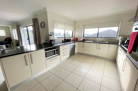 Photo of property in 6 Mcwhirters Farm Lane, Massey, Auckland, 0614