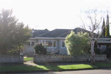 Photo of property in 12 Montgomery Terrace, Hokowhitu, Palmerston North, 4410