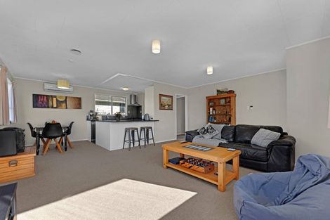 Photo of property in 47 Claverdon Drive, Massey, Auckland, 0614