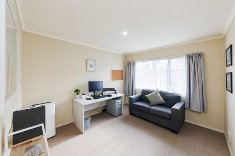 Photo of property in 1 Crewe Crescent, Hokowhitu, Palmerston North, 4410