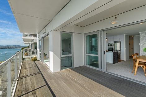 Photo of property in 72 Devonport Road, Tauranga, 3110