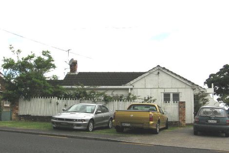 Photo of property in 2/69 Sylvan Avenue, Northcote, Auckland, 0627