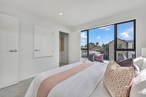 Photo of property in 9/47 Beach Road, Te Atatu Peninsula, 0610