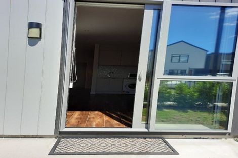Photo of property in 8 Skua Road, Hobsonville, Auckland, 0616