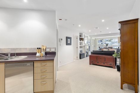 Photo of property in 4e/5 Kent Terrace, Mount Victoria, Wellington, 6011