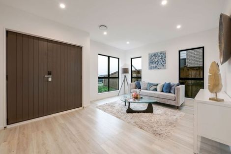 Photo of property in 17 Hakinakina Drive, Flat Bush, Auckland, 2019