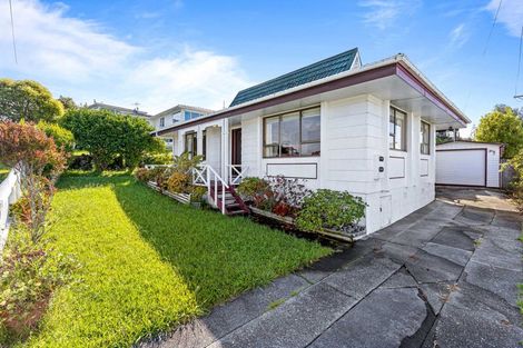 Photo of property in 2/4 Ross Avenue, Glenfield, Auckland, 0629