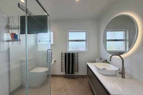 Photo of property in 2/7 Knightsbridge Drive, Forrest Hill, Auckland, 0620