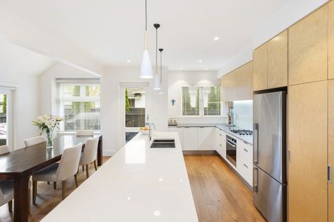 Photo of property in 111 Saint Andrews Square, Strowan, Christchurch, 8052