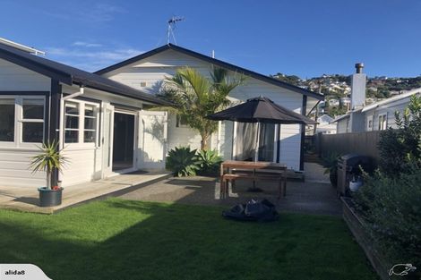 Photo of property in 10 Palm Avenue, Lyall Bay, Wellington, 6022