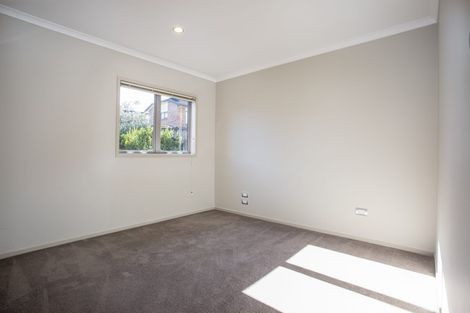 Photo of property in 12 Horizon View Road, Oteha, Auckland, 0632