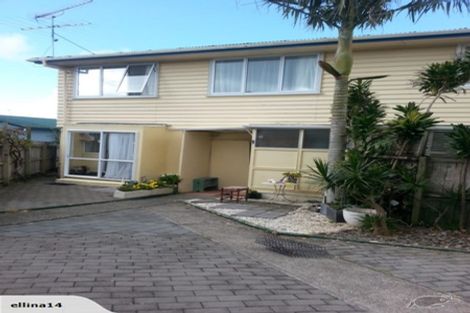 Photo of property in 47 Greenslade Crescent, Northcote, Auckland, 0627