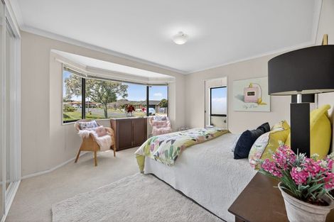 Photo of property in 16 Newbegin Place, Weymouth, Auckland, 2103