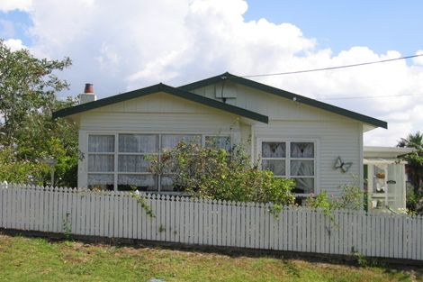 Photo of property in 8 Nikau Street, New Lynn, Auckland, 0600