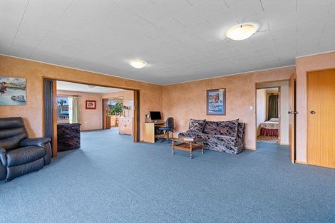 Photo of property in 76 Highbury Drive, Levin, 5510