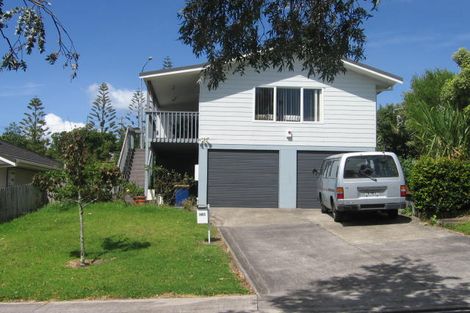 Photo of property in 363 Glenfield Road, Glenfield, Auckland, 0629