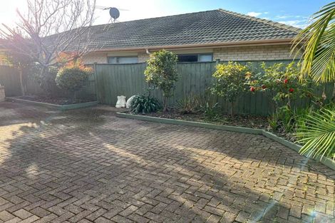 Photo of property in 16 Middlefield Drive, East Tamaki Heights, Auckland, 2016