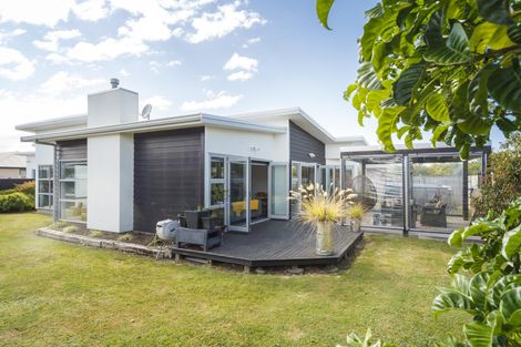 Photo of property in 31 Pegasus Place, Kelvin Grove, Palmerston North, 4414
