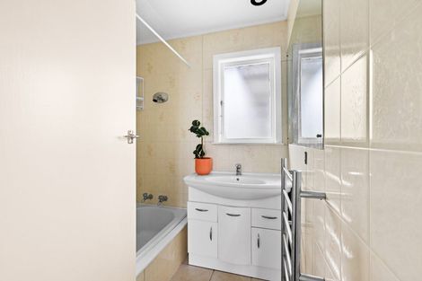Photo of property in 73 Middle Road, Havelock North, 4130