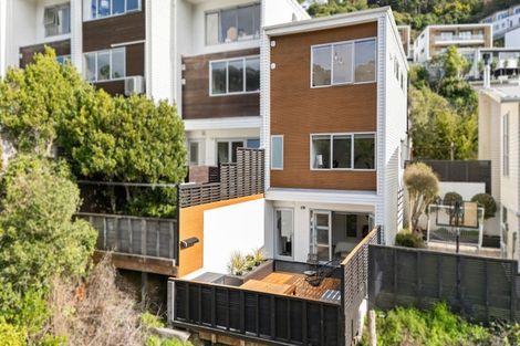 Photo of property in 9 Tiketike Way, Brooklyn, Wellington, 6021