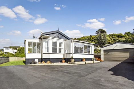 Photo of property in 72 Salford Street, Newlands, Wellington, 6037