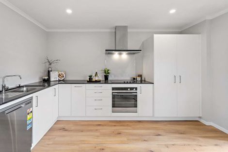 Photo of property in 52 Papatupu Way, Kumeu, 0810