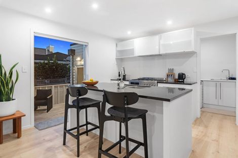 Photo of property in 18 Ridge Road, Waiake, Auckland, 0630