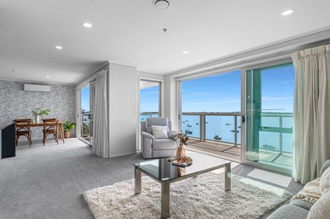 Photo of property in 72 Devonport Road, Tauranga, 3110