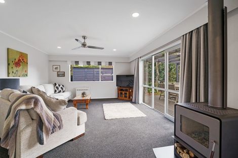 Photo of property in 3 Rewarewa Crescent, Waikanae, 5036