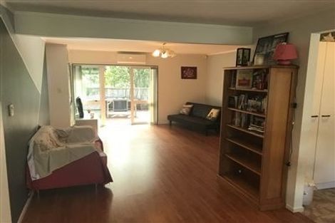 Photo of property in 11 Highbury Bypass, Birkenhead, Auckland, 0626