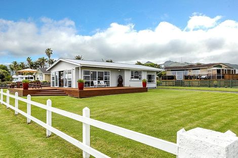 Photo of property in 20 Mace Terrace, Oakura, 4314