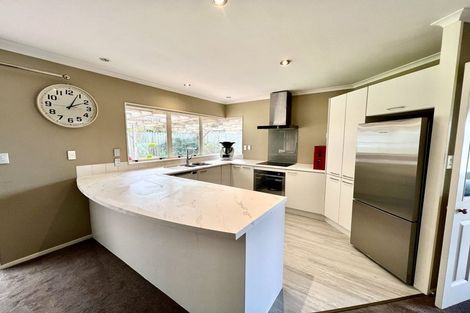 Photo of property in 12 Sheldon Place, Burswood, Auckland, 2013