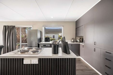 Photo of property in 37 Pitt Street, Clive, 4102