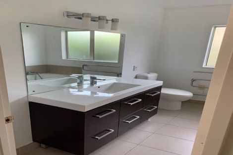 Photo of property in 5 St Thomas More Lane, Glenfield, Auckland, 0629