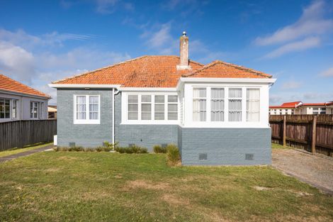 Photo of property in 35 Kauri Street, Roslyn, Palmerston North, 4414