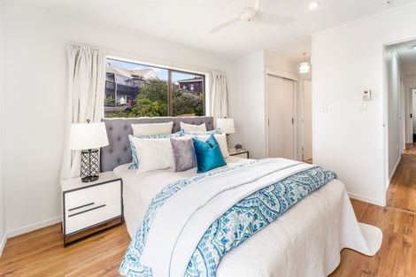 Photo of property in 2/19 Cassandra Grove, Totara Vale, Auckland, 0629