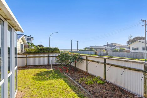 Photo of property in 5 Karaka Street, Otaki Beach, Otaki, 5512