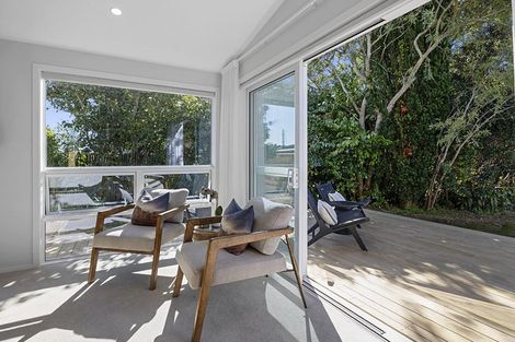 Photo of property in 52 Wairau Road, Oakura, 4314