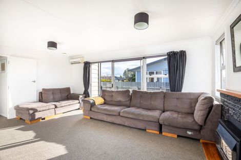 Photo of property in 3 Karaka Street, Inglewood, 4330