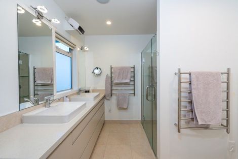 Photo of property in 5 Pukenamu Road, Rainbow Point, Taupo, 3330