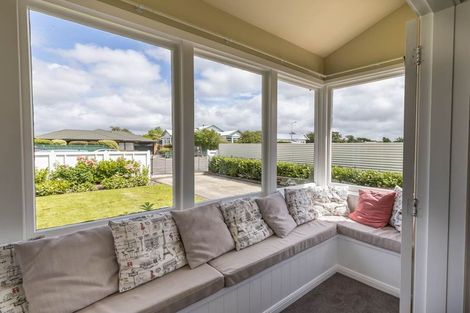 Photo of property in 43 Knowles Street, Terrace End, Palmerston North, 4410