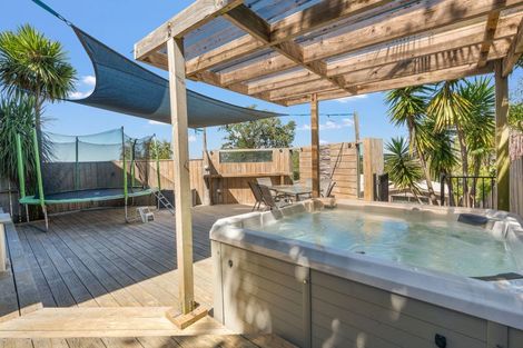 Photo of property in 113 Vipond Road, Stanmore Bay, Whangaparaoa, 0932