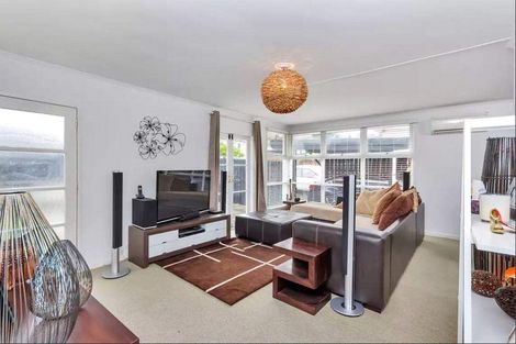 Photo of property in 20 Crosby Road, West Harbour, Auckland, 0618