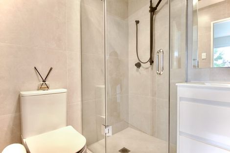 Photo of property in 5/1a Royal View Road, Te Atatu South, Auckland, 0610