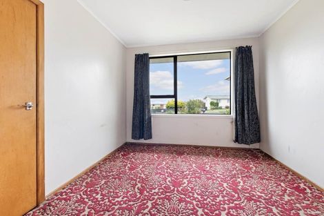 Photo of property in 34 Kirrie Avenue, Te Atatu South, Auckland, 0610