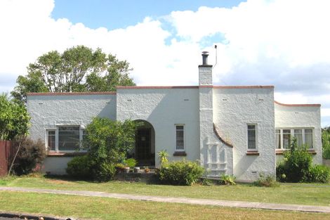 Photo of property in 2 Nikau Street, New Lynn, Auckland, 0600