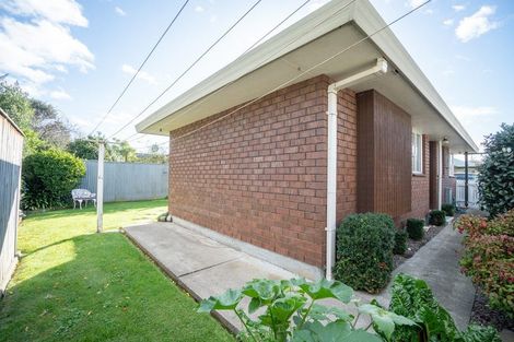 Photo of property in 8 Edgecombe Court, Roslyn, Palmerston North, 4414