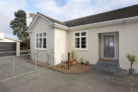 Photo of property in 12 Winston Avenue, Hokowhitu, Palmerston North, 4410