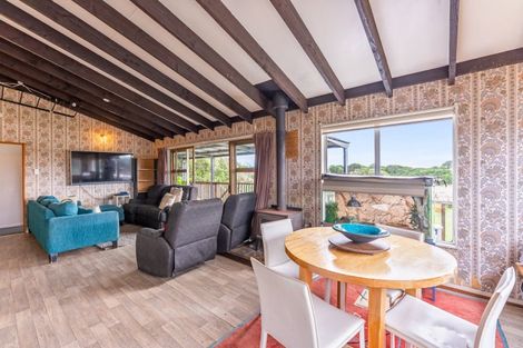 Photo of property in 21 Manga-pirau Street, Waikawa Beach, Manakau, 5573